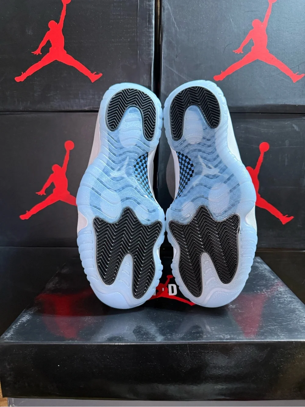 Jordan Low-Top Sneaker White with Light Blue Jumpman